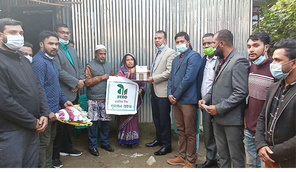 কুলাউড়ায় অসহায় এক জননীকে ঘর উপহার করলো টিম বীর হিরো