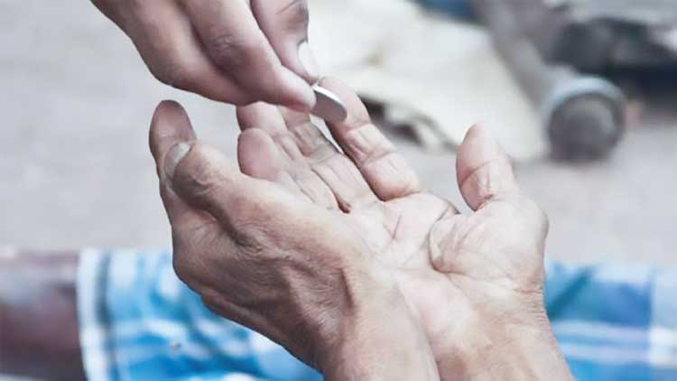 স্বামীর অনুমতি ছাড়া স্ত্রী কি দান-সদকা করতে পারবে?