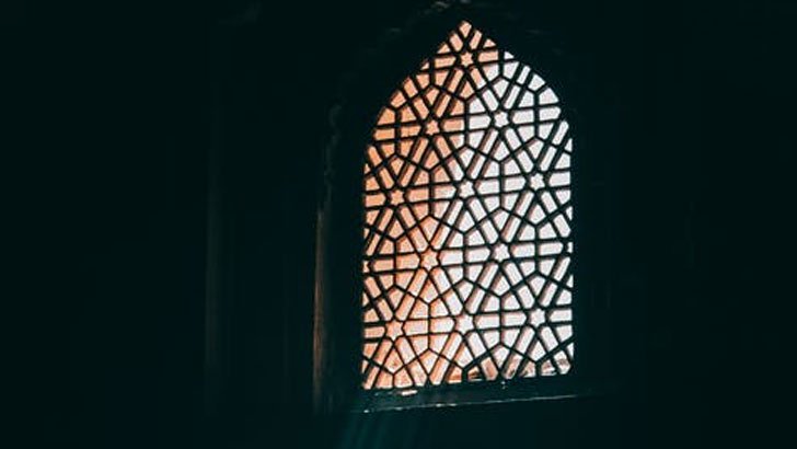 মিথ্যাবাদীর ইবাদত আল্লাহর কাছে মূল্যহীন