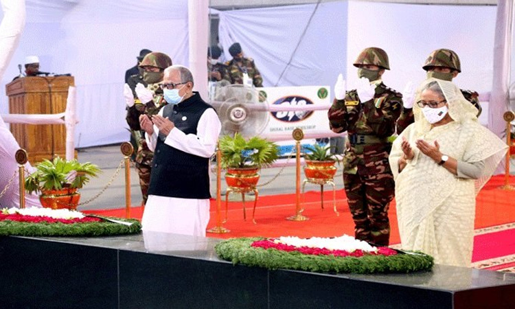 বঙ্গবন্ধুর প্রতিকৃতিতে রাষ্ট্রপতি ও প্রধানমন্ত্রীর শ্রদ্ধা