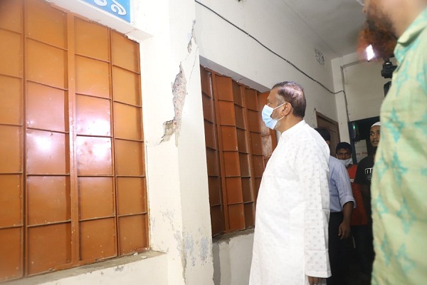 ভূমিকম্পে ফাটল: কামরান ভবন ভেঙে ফেলার কথা বললেন আরিফ