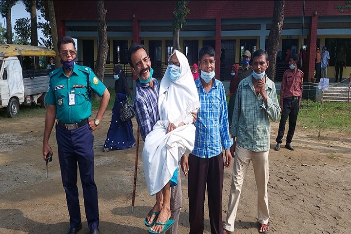 প্রথম নারী ভোটার ৯৭ বছরের জয়তুন বিবি
