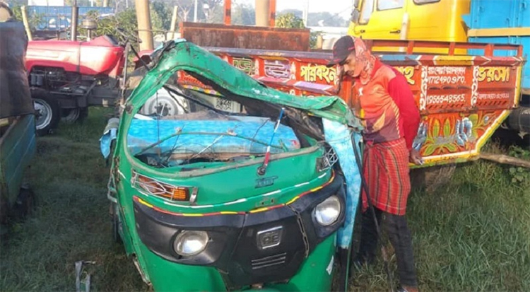 সিলেট-ঢাকা মহাসড়কে ভয়াবহ দুর্ঘটনায় নিহত ৩