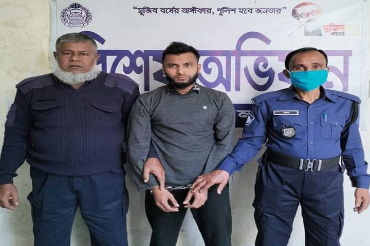 ভাই গেলেন ওষুধ আনতে সেই সুযোগে ভাবিকে ধর্ষণ