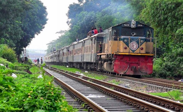 বুধবার থেকে শতভাগ যাত্রী নেবে ট্রেন