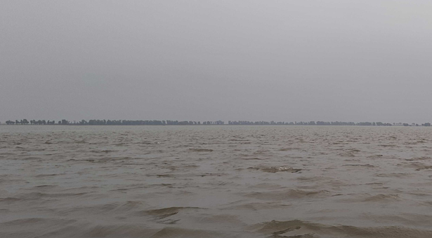 সুনামগঞ্জে বাড়ছে পানি, হাওরে বাড়ছে ঝুঁকি