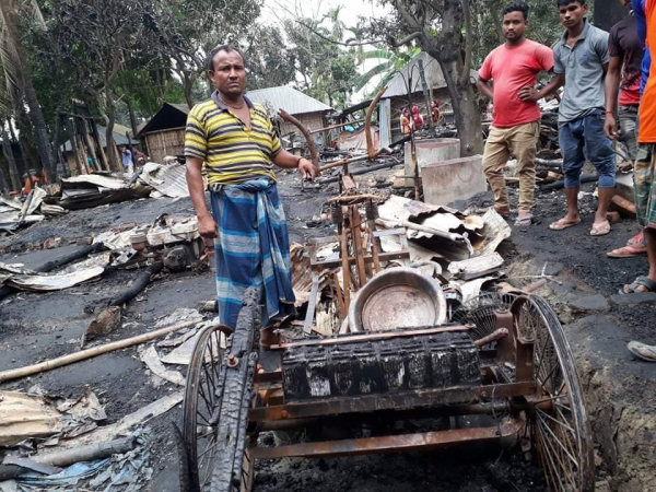 নীলফামারীতে বজ্রপাতের আগুনে পুড়ল ৯ বসতবাড়ি