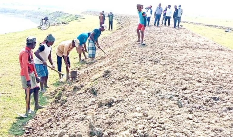 হাওরাঞ্চল, ফসল রক্ষা বাঁধ ও উৎকণ্ঠিত কৃষক