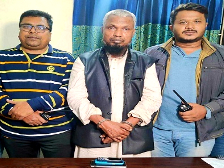 বিপুল পরিমাণ মাদক ও অস্ত্র সহ মাদক সম্রাট ময়নুল হক চৌধুরী গ্রেফতার 