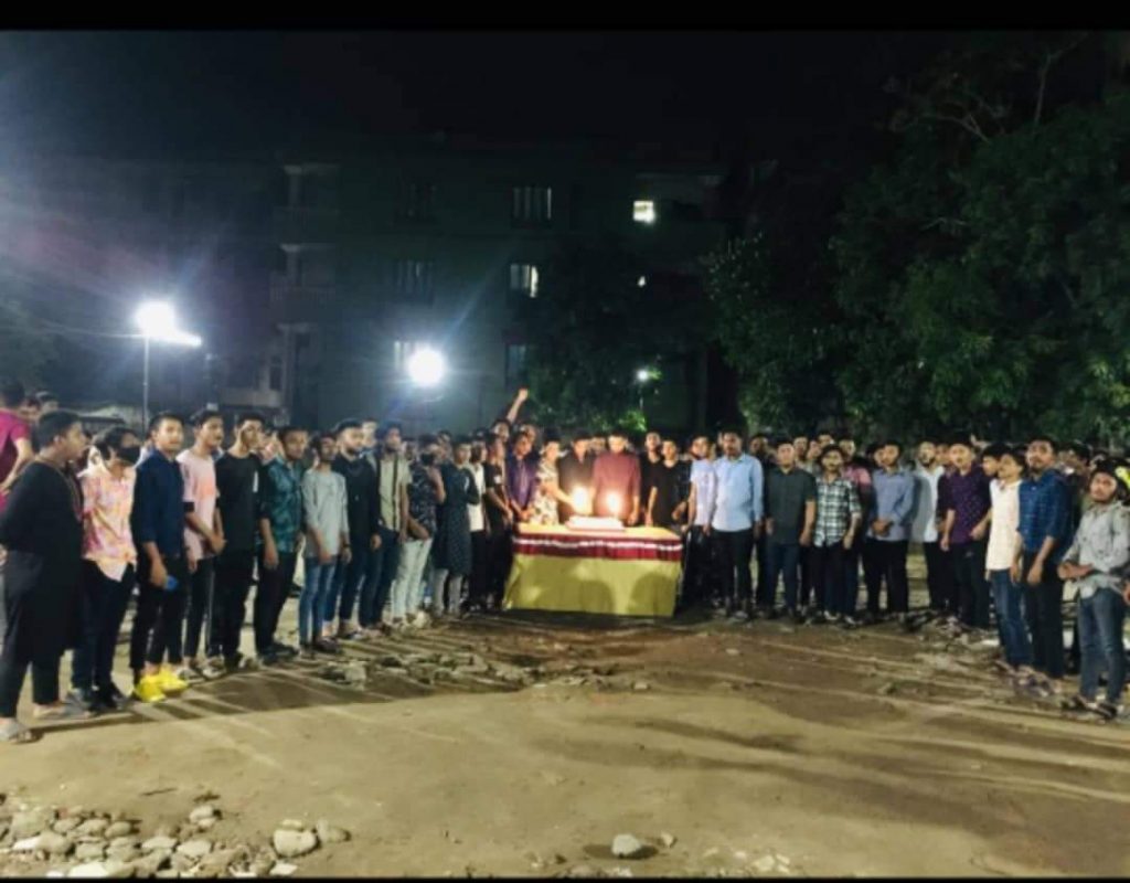 ছাত্রলীগ নেতা তামিম আদনানের জন্মদিন পালন