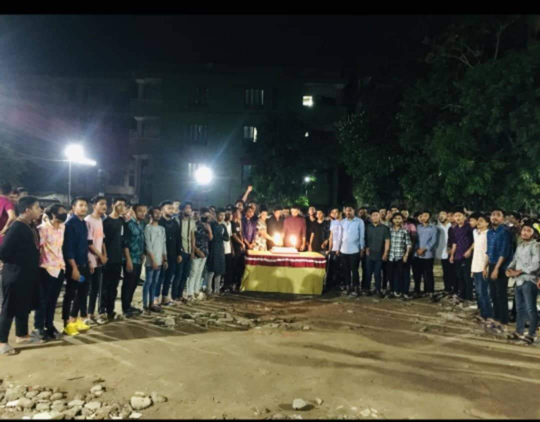 ছাত্রলীগ নেতা তামিম আদনানের জন্মদিন পালন
