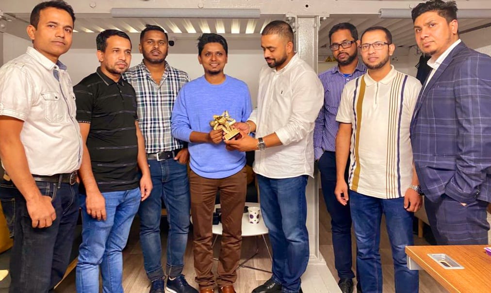অভিনেতা মুরাদের সম্মানে লন্ডনে ইলহানসের ডিনারপার্টি