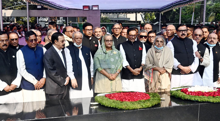 বঙ্গবন্ধুর প্রতিকৃতিতে আ.লীগের নব নির্বাচিত কমিটির শ্রদ্ধা