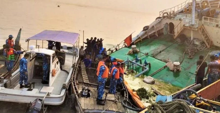 ১১ লাখ লিটার তেল নিয়ে মেঘনায় জাহাজডুবি