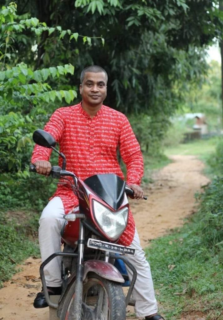 সিলেট বইমেলা চলাকালীন শহিদ মিনারের সম্মুখ থেকে লেখক-সাংবাদিক আশীষ দে’র বাইক চুরি