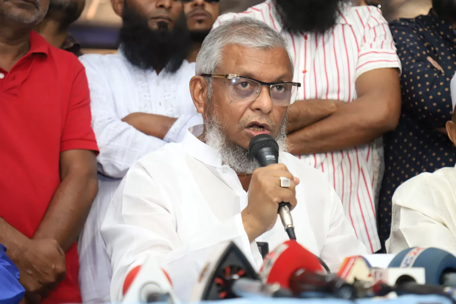 কৌতুহলী দৃষ্টি নগরবাসীর : আজ কি সিদ্ধান্ত আরিফের?