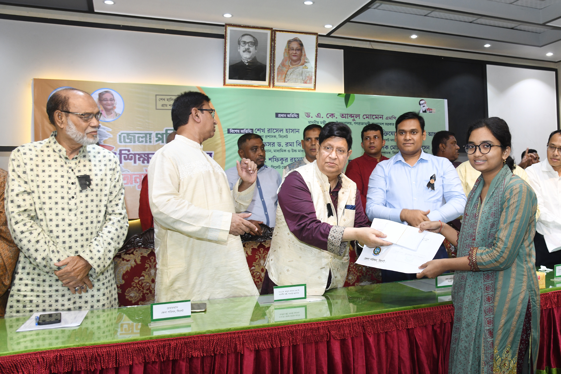 মেধাবী শিক্ষার্থীদের মাঝে বৃত্তি প্রদান