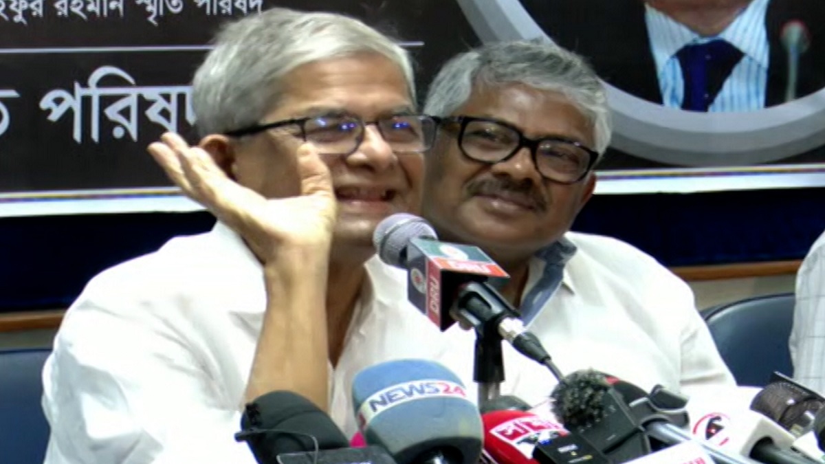 সেলফিটা বাঁধিয়ে গলার মধ্যে ঝুলিয়ে ঘুরে বেড়ান: ফখরুল