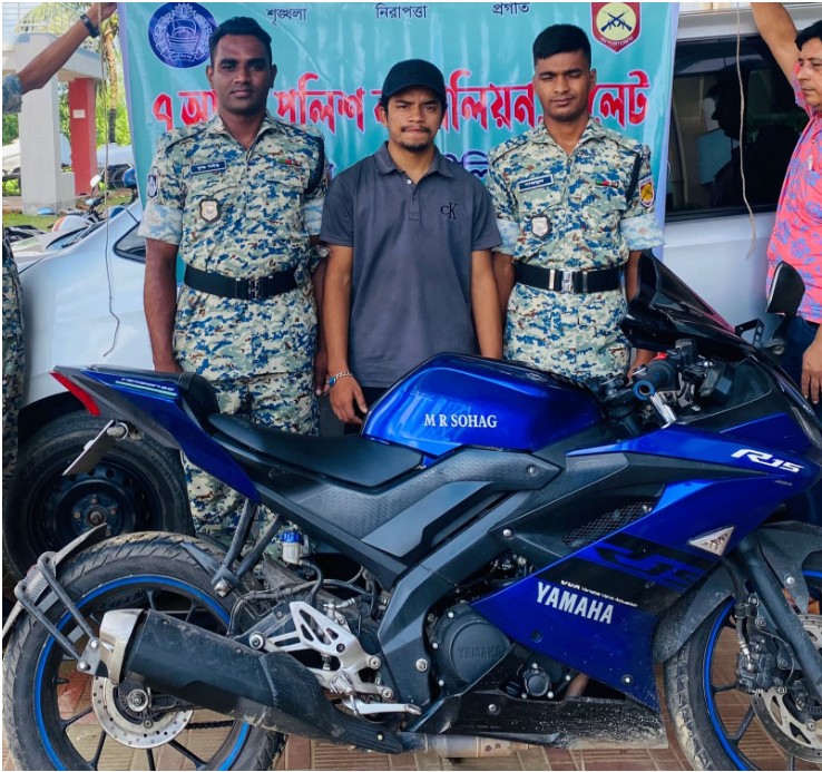 ৭ এপিবিএন অভিযানে চোরাই মোটরসাইকেলসহ ০১ জন আটক