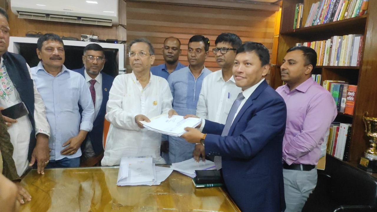নির্বাচন নিয়ে জনগণ উল্লসিত : মনোনয়নপত্র দাখিল করতে গিয়ে আইনমন্ত্রী