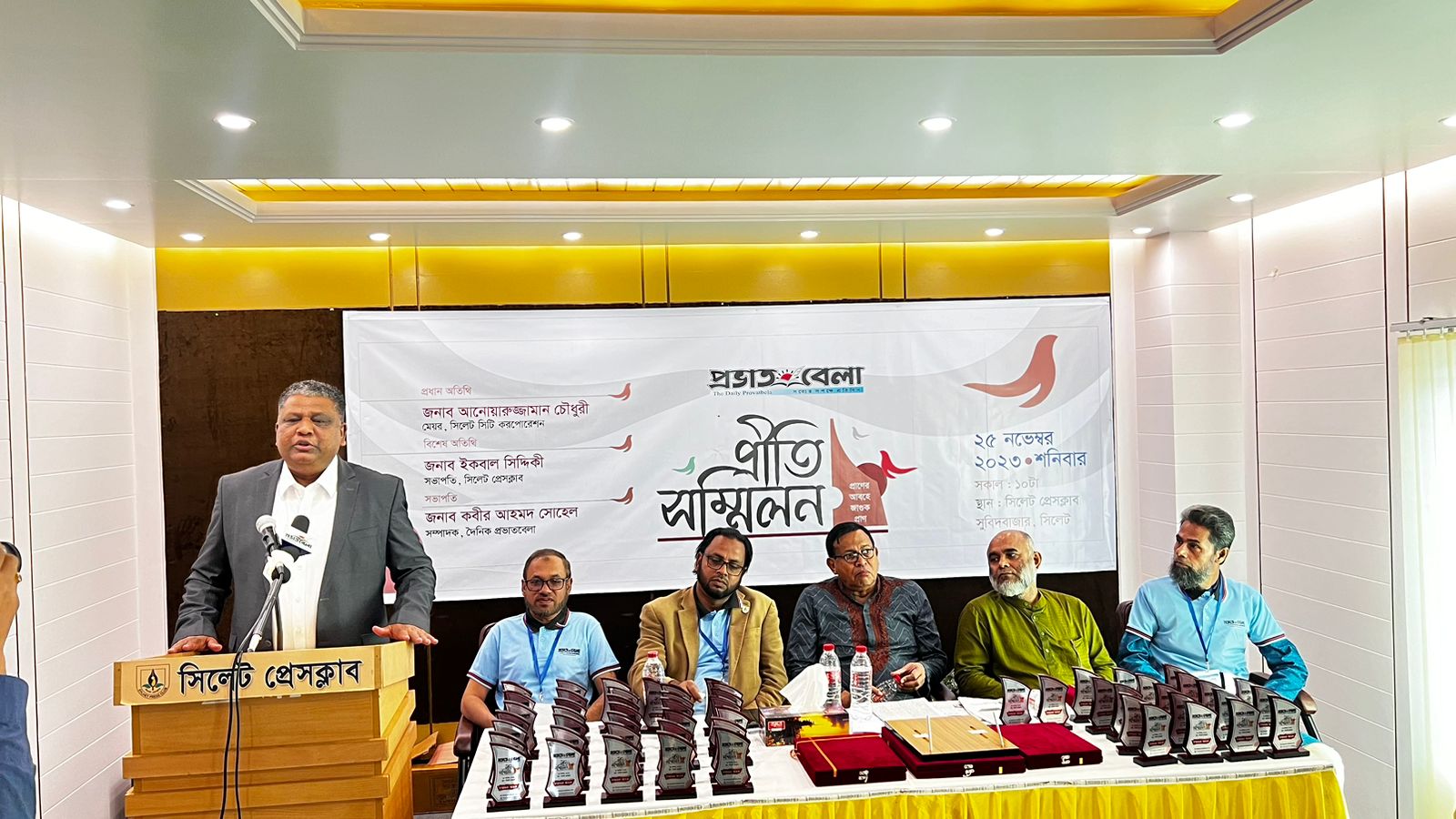 প্রভাতবেলা প্রীতি সম্মিলনে মেয়র আনোয়ারুজ্জামান চৌধুরী : সাংবাদিকেরা পেছনে থাকলে কাজ সহজ হয়