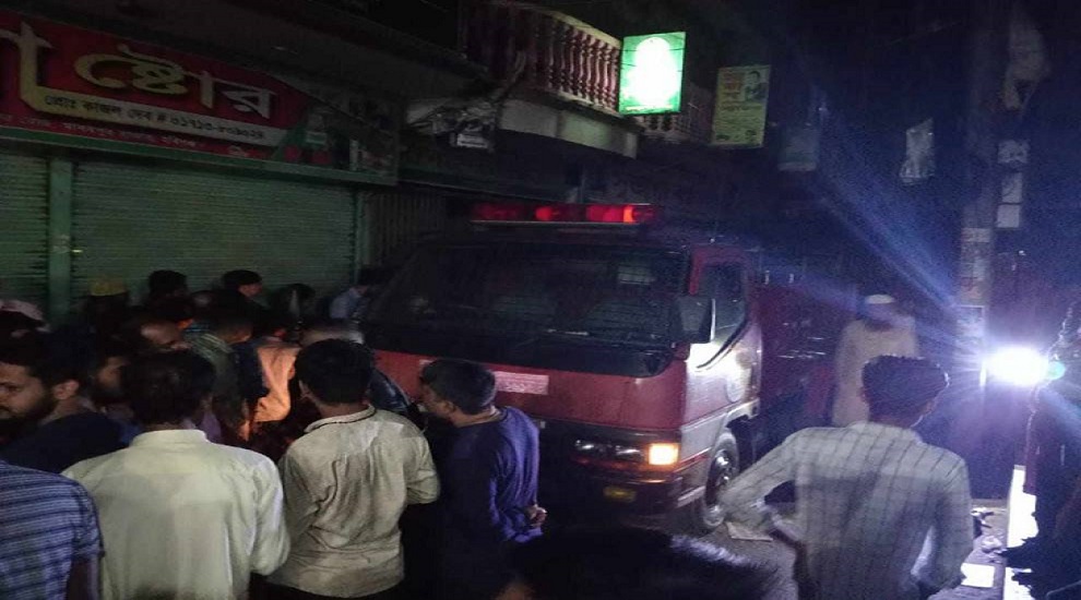 মাধবপুরে ভয়াবহ অ গ্নি কা ণ্ডে কাপড়ের গুদাম পুড়ে ছাই