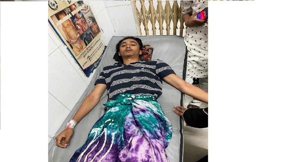 শিবগঞ্জে খেলতে গিয়ে দু র্বৃ ত্ত দের ছু রি কা ঘা তে আ হ ত ৩
