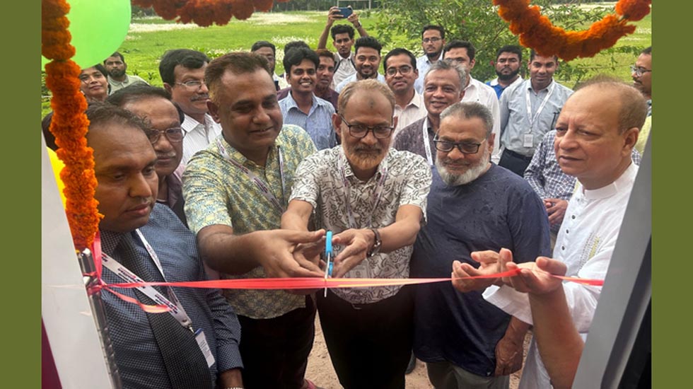 মেট্রোপলিটন ইউনিভার্সিটির নতুন বাসের উদ্বোধন