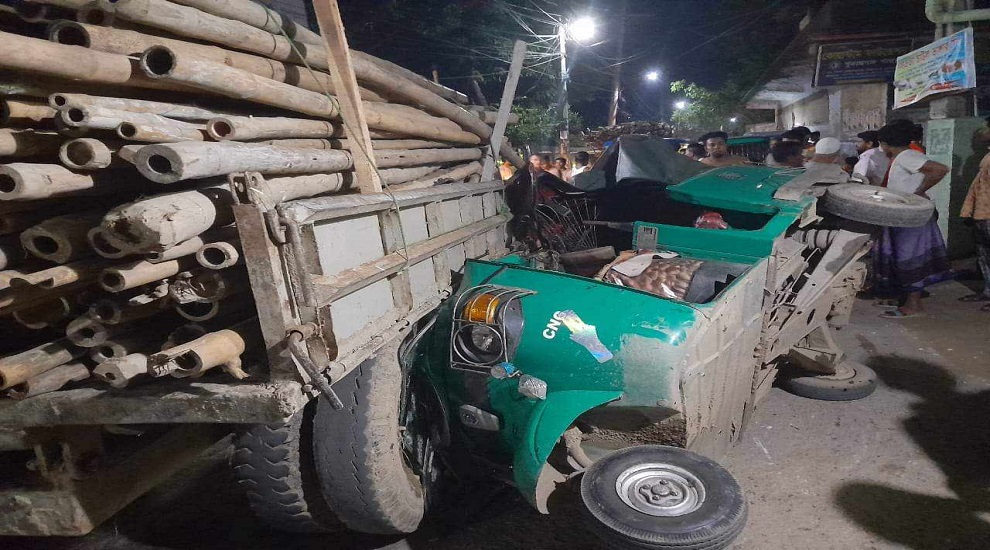 ট্রাক-সিএনজি মুখোমুখি সং ঘ র্ষে প্রাণ গেল একজনের
