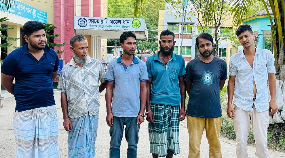 মহানগরে ৬ জু য়া ড়ি আ ট ক