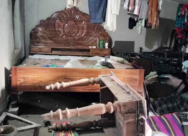 ছাত্রলীগ নেতা সামসুল ইসলামের উপর সন্ত্রাসীদের হামলা ও তার বাড়িঘর ভাংচুর