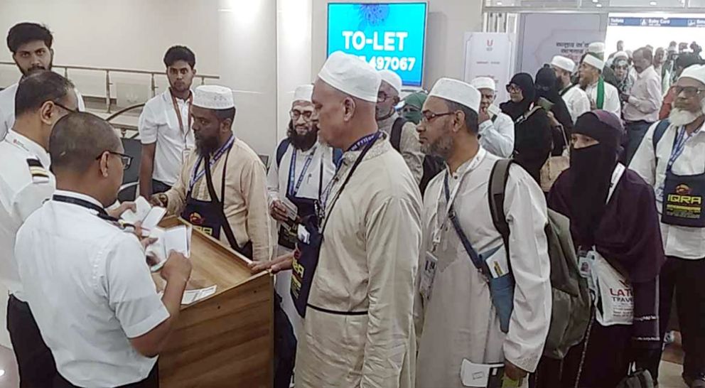 সিলেট থেকে মদিনার উদ্দেশে উড়াল দিলো প্রথম হজ ফ্লাইট