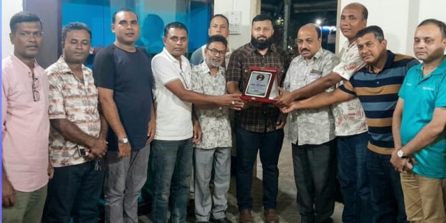 কুলাউড়ায় নিউইয়র্ক পুলিশ কর্মকর্তা জুয়েল মাহবুবকে স্রোত সাহিত্য পর্ষদের শুভেচ্ছা